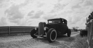 Entdecken Sie die Welt der Vintage Cars und Oldtimer, von ihrer zeitlosen Eleganz bis zur Leidenschaft, die sie bei Sammlern und Liebhabern entfachen.