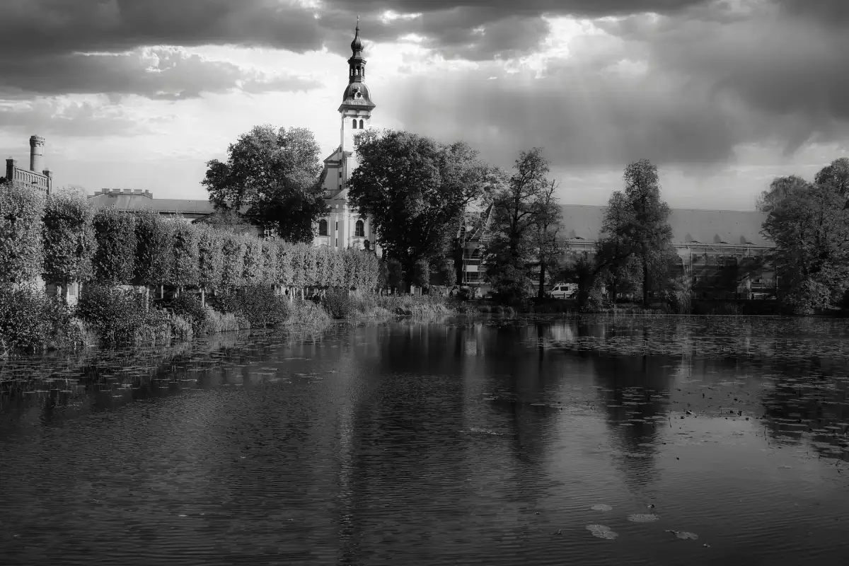 Entdecken Sie die Geschichte, Architektur und Spiritualität des Klosters Neuzelle – ein barockes Meisterwerk in der Lausitz.