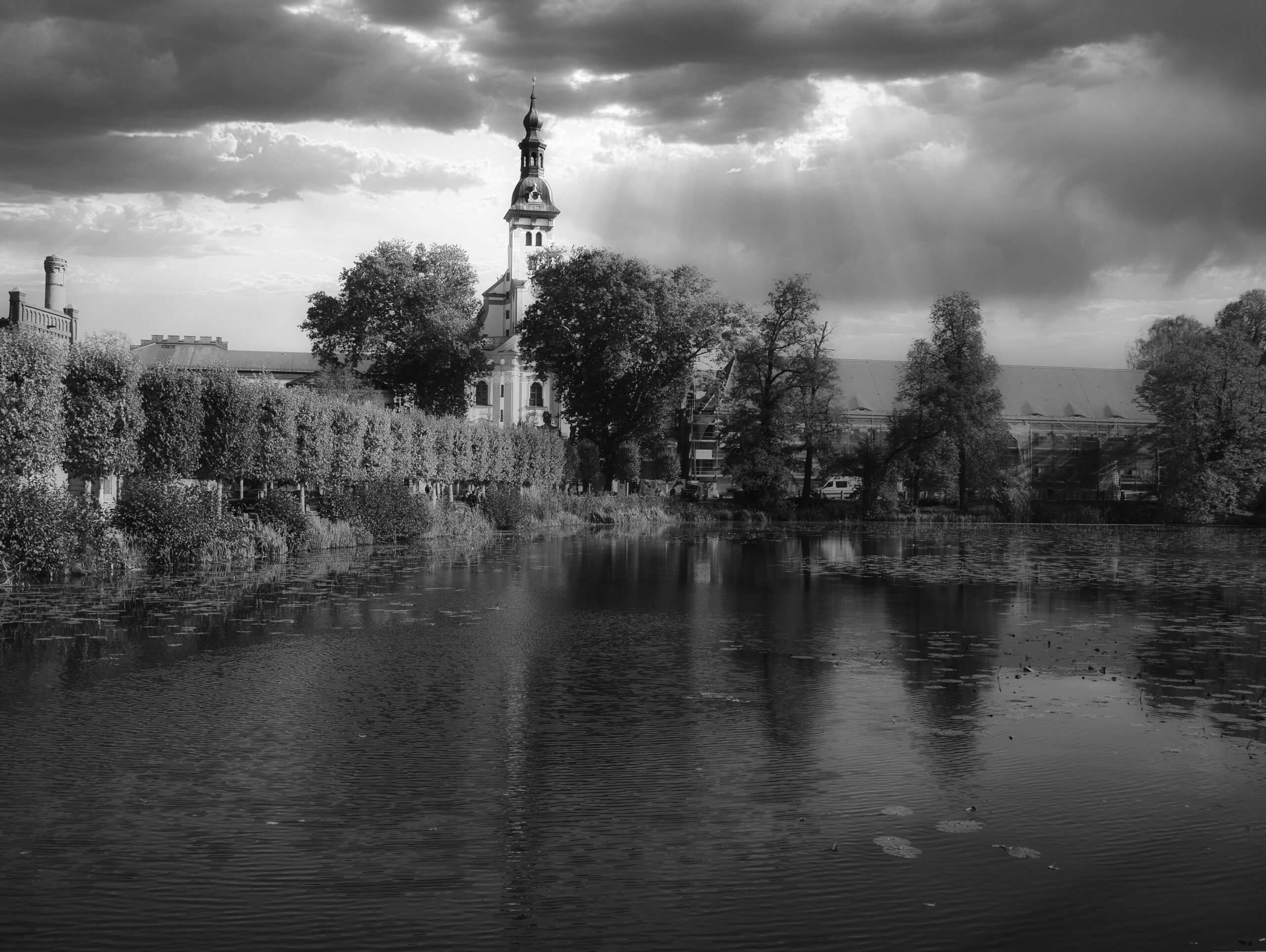 Entdecken Sie die Geschichte, Architektur und Spiritualität des Klosters Neuzelle – ein barockes Meisterwerk in der Lausitz.
