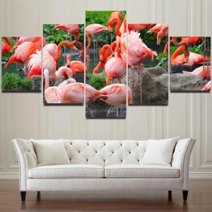 Polyptychon Bunte Flamingogruppe am Wasser in tropischer Natur